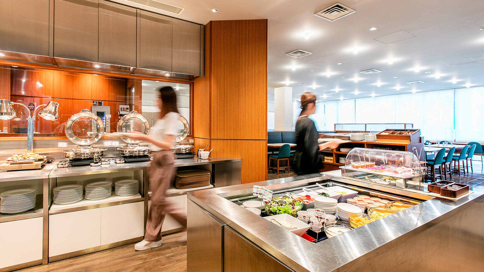 2F ボンサルーテ 店内