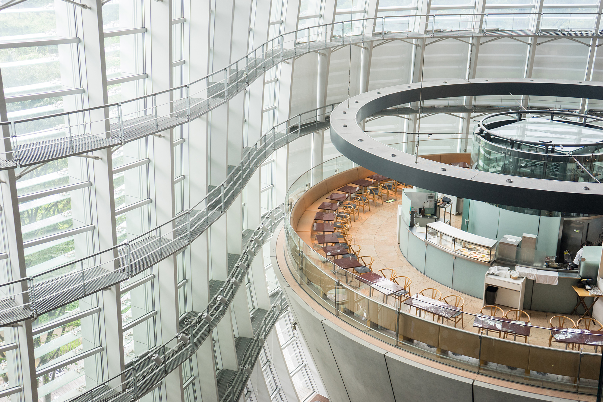 国立新美術館 サムネイル