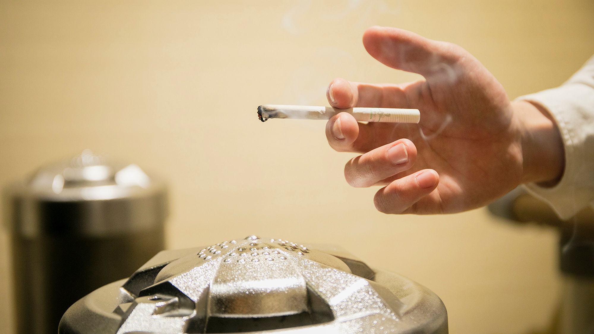 【ご喫煙に関して】2階に喫煙所を設けております