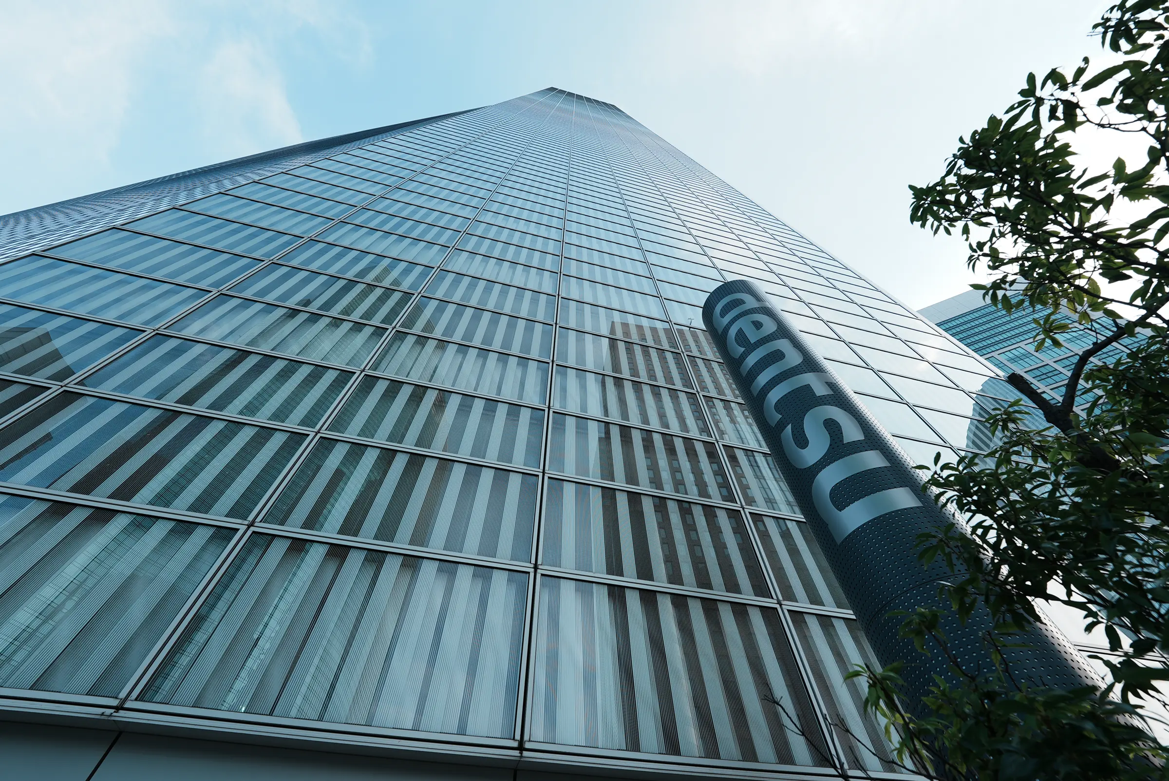 株式会社 電通 サムネイル